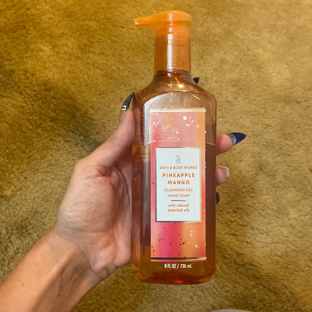 Bath and Bodyworks, pineapple, mango, cleansing gel, hand soap 🍍🧡 🧼